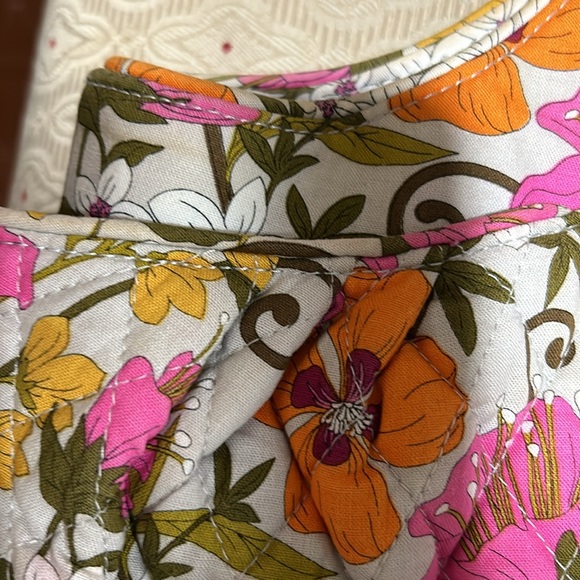 Vera Bradley "Abby" bag in Tea Garden print - Picture 2 of 5